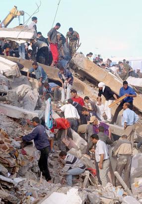 Seisme mai 2003 El 15...recherche et secours....mobilisation g�n�rale...