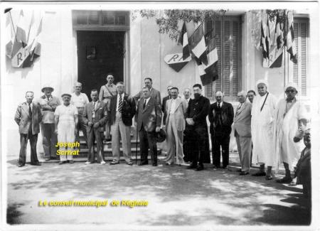Le conseil Municipal de R�ghaia des ann�es 30.