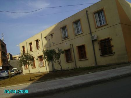 Cite Ezzerga ...Reghaia centre ville...le petit batiment...