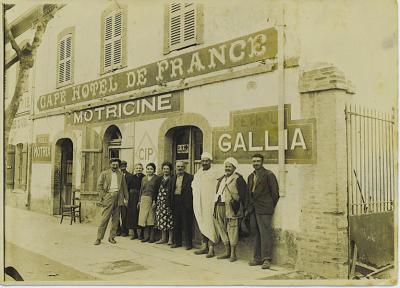 Une ancienne photo de R�ghaia ...Caf� Hotel de France