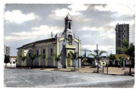 L'�glise au centre ville de R�ghaia , en arri�re el 15et el 10 en chantier ....